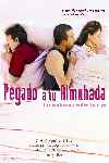 Pegado a tu almohada